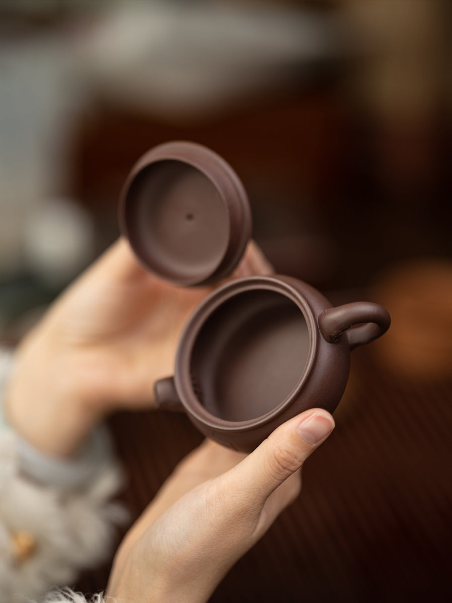 This is a Yixing teapot. this is Chinese yixing clay teapot