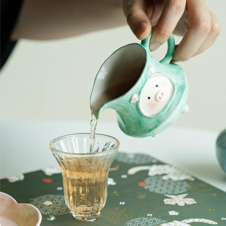 this is a ceramic fair cup gongdaobei
