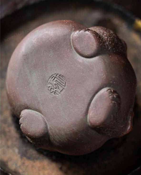 This is a Yixing teapot. this is Chinese yixing clay teapot