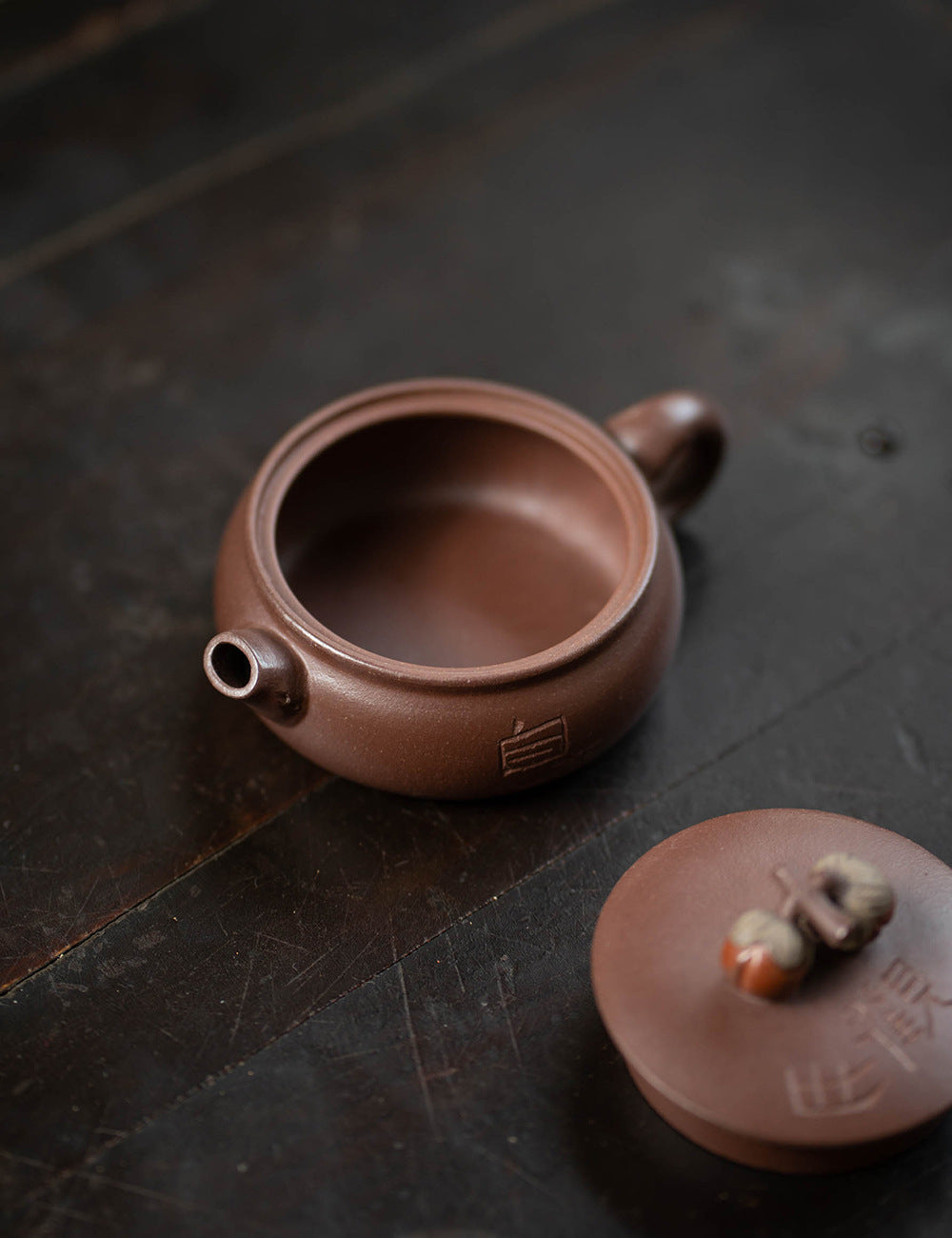 This is a Yixing teapot. this is Chinese yixing clay teapot