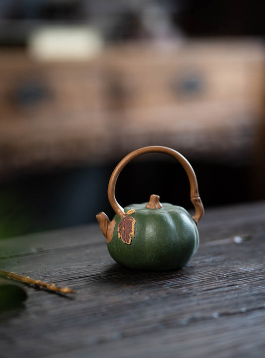 This is a Yixing teapot. this is Chinese yixing clay teapot