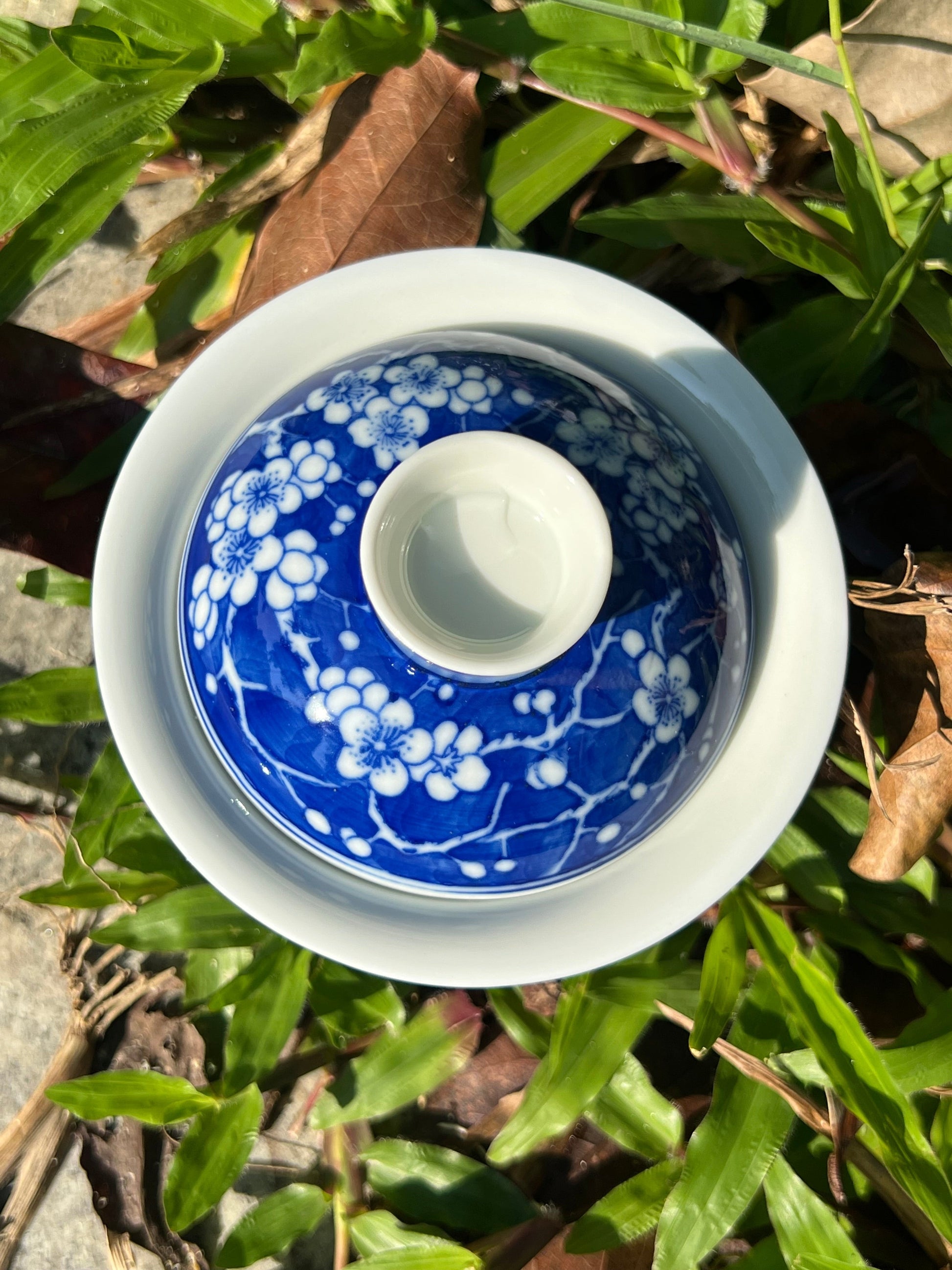 This is Chinese Jingdezhen blue and white porcelain gaiwan. This is a ceramic plum flower teapot