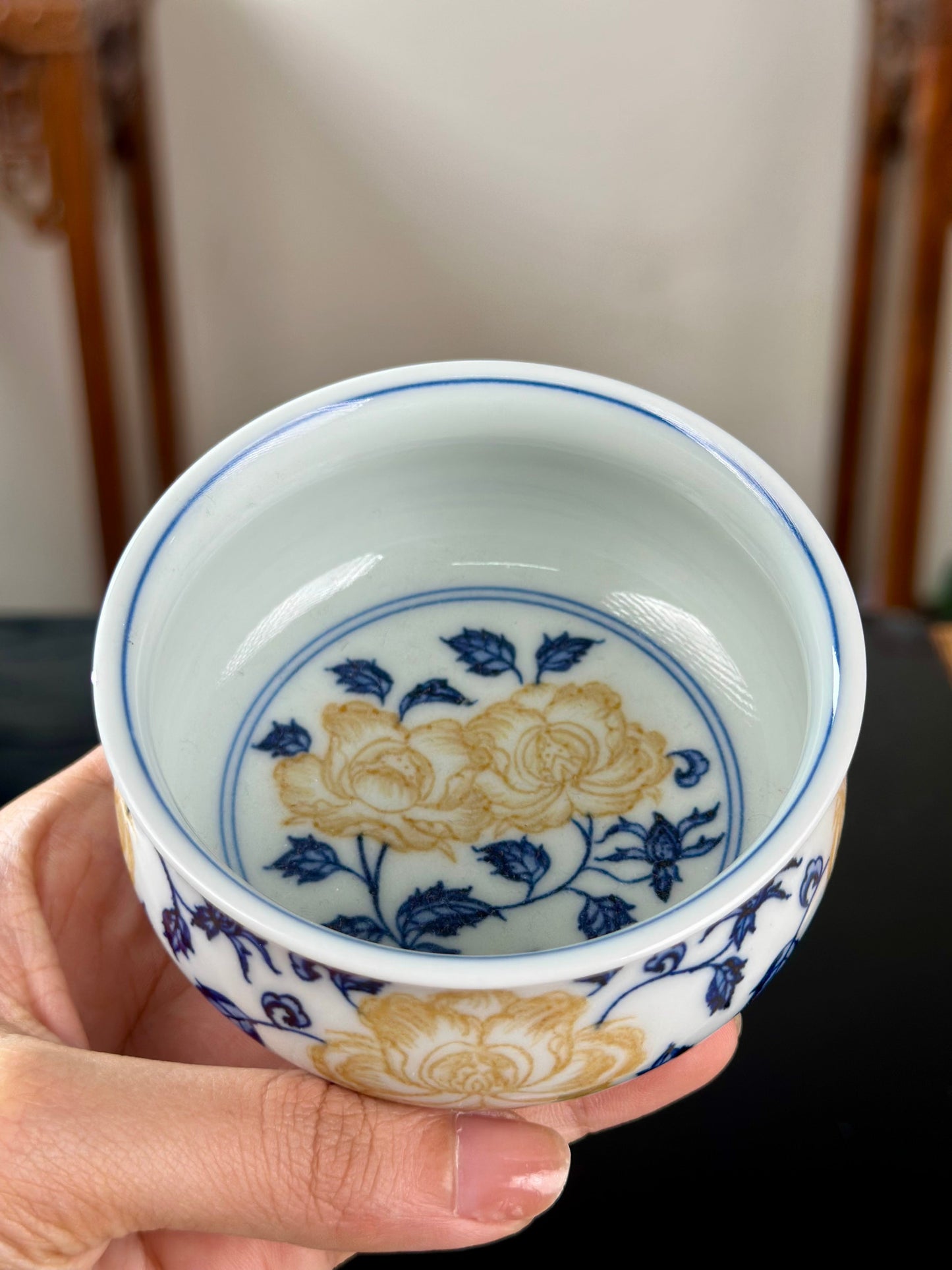 Handpainted Chinese Luxious Blue White Porcelain Underglaze Gold Youlijin Classic Peony Pattern Artwork Teacup