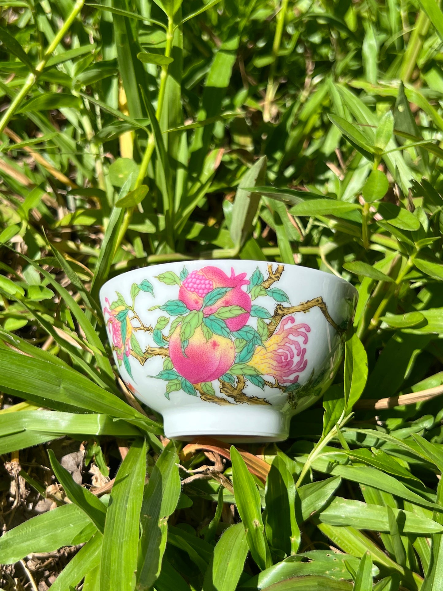 Handpainted Chinese Jingdezhen Peach Teacup Master Ceramic Artwork
