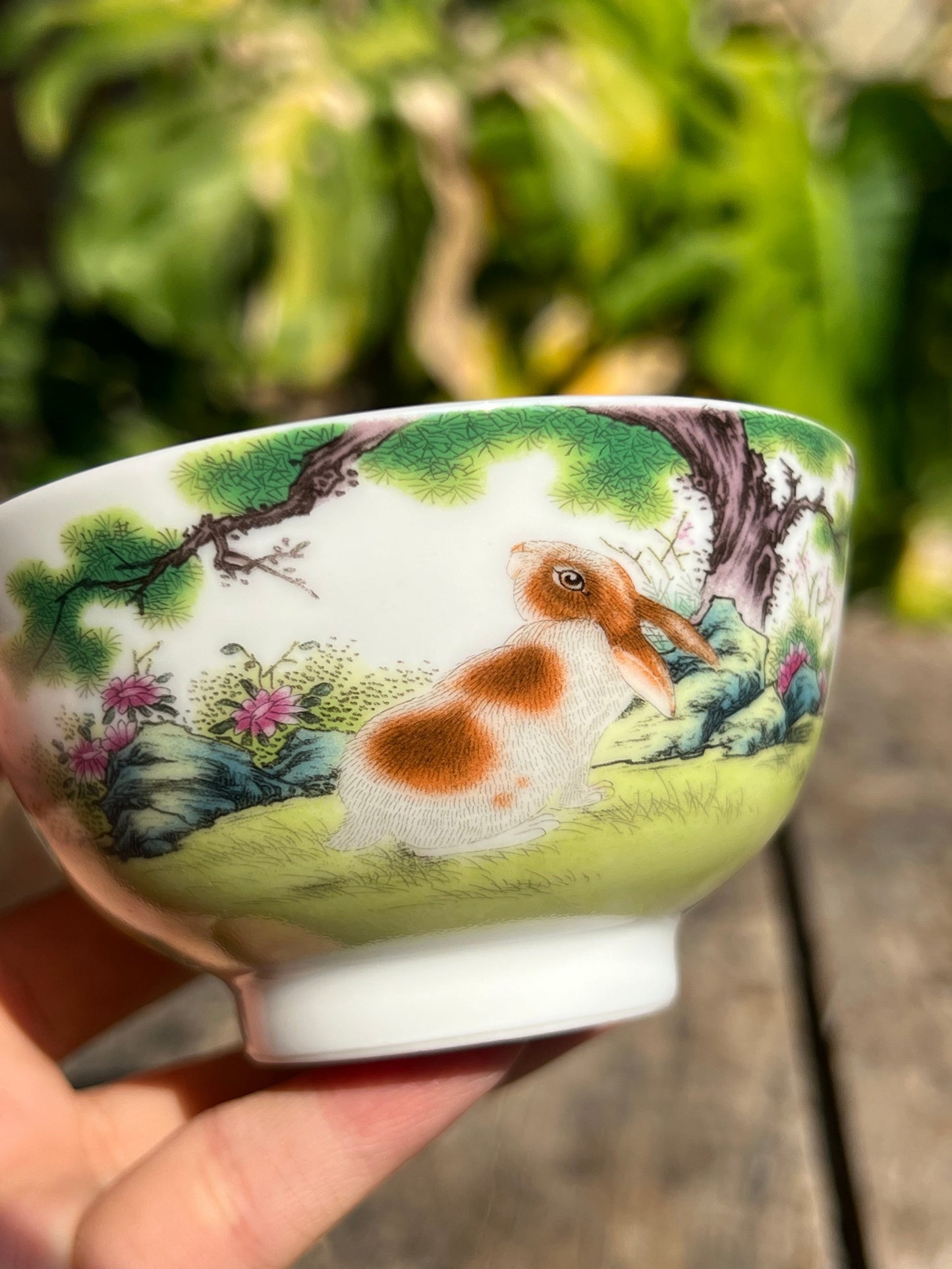 This is a Chinese Jingdezhen enamel teacup