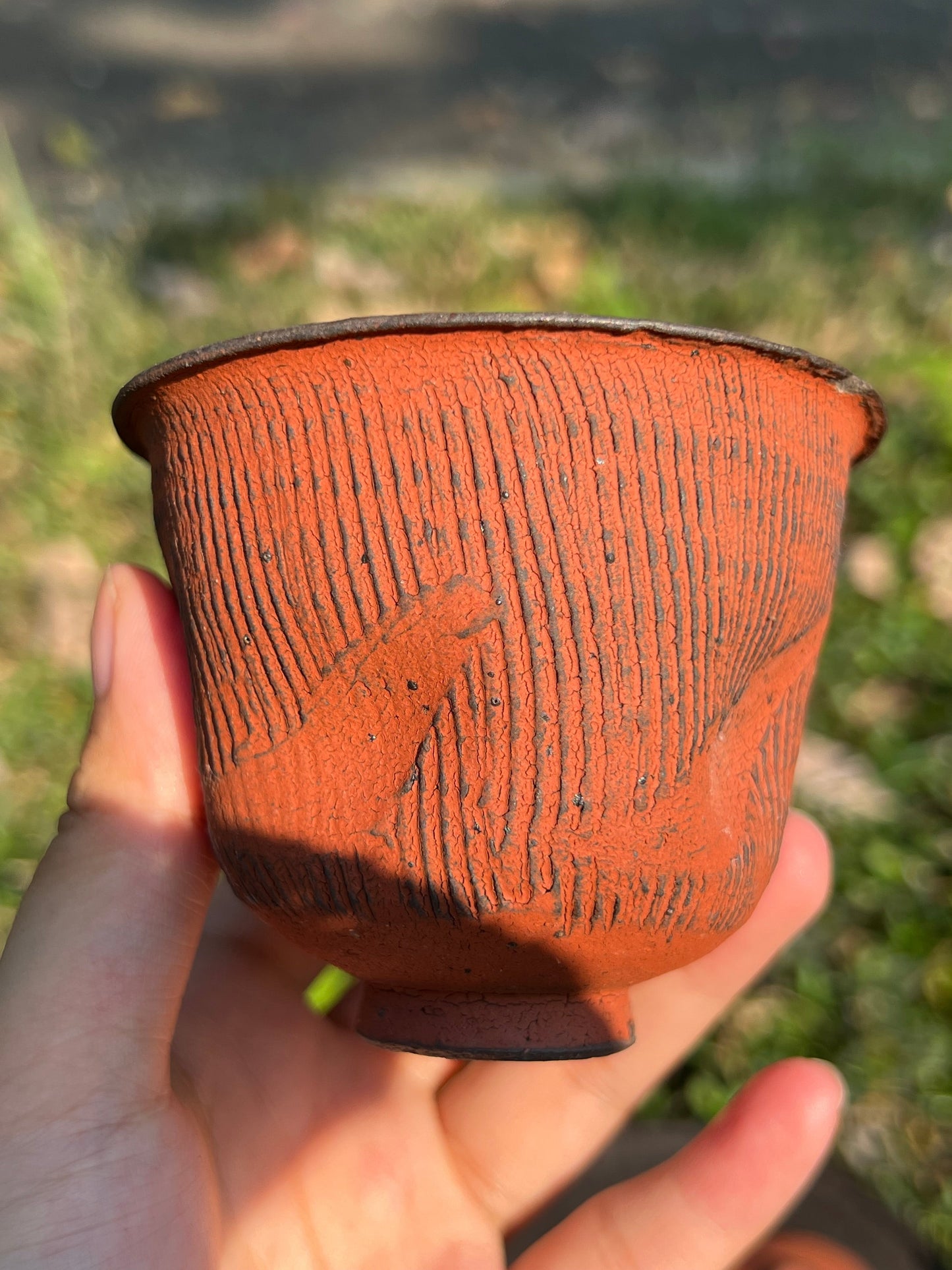 This is a pottery teapot.this is a pottery gaiwan