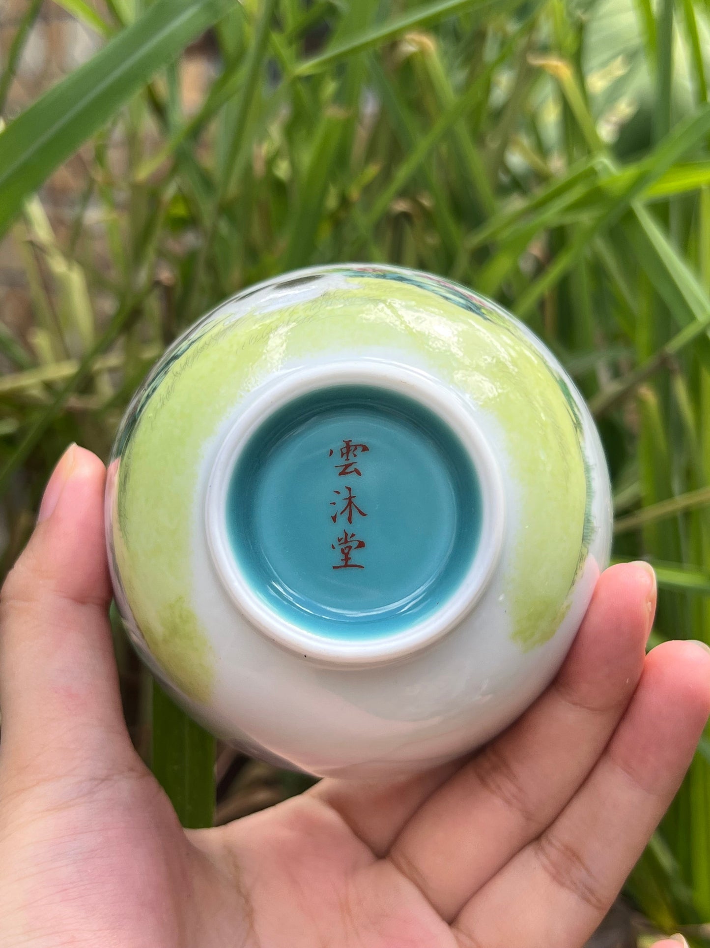 This is a Chinese Jingdezhen enamel teacup