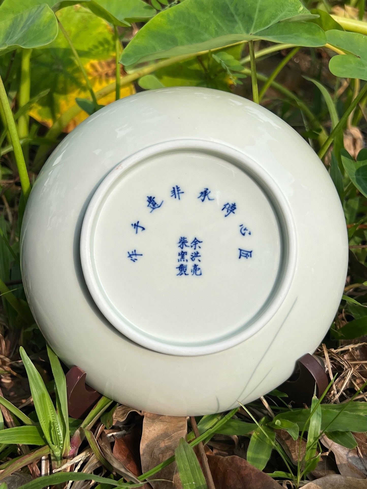 This is Chinese Jingdezhen blue and white porcelain gaiwan. This is a ceramic plum flower teapot