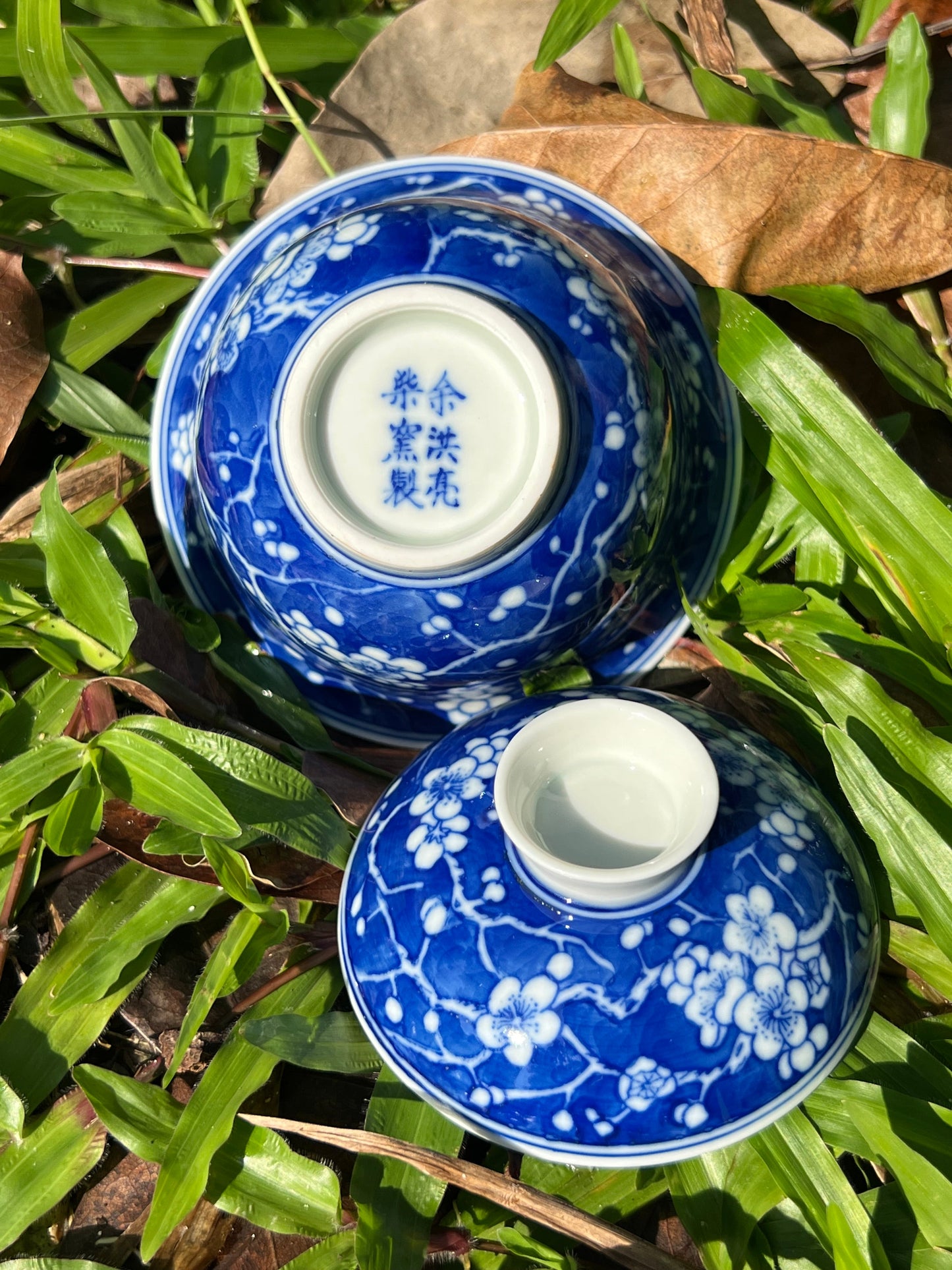 This is Chinese Jingdezhen blue and white porcelain gaiwan. This is a ceramic plum flower teapot