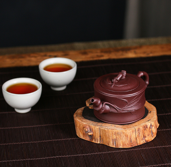 This is a Yixing teapot. this is Chinese yixing clay teapot