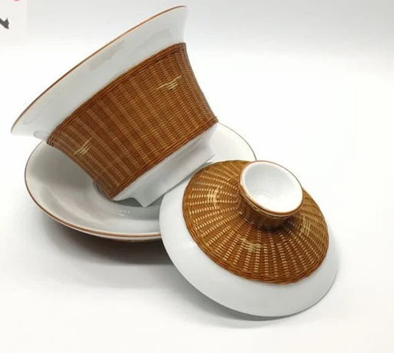 This is a ceramic teapot.this is a ceramic gaiwan