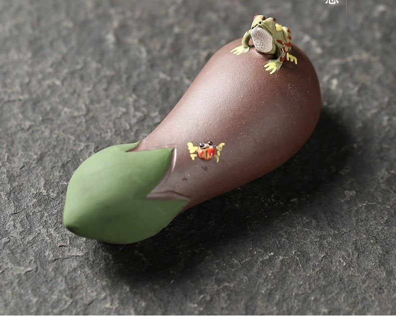 This is a Yixing purple clay water spray frog teapet