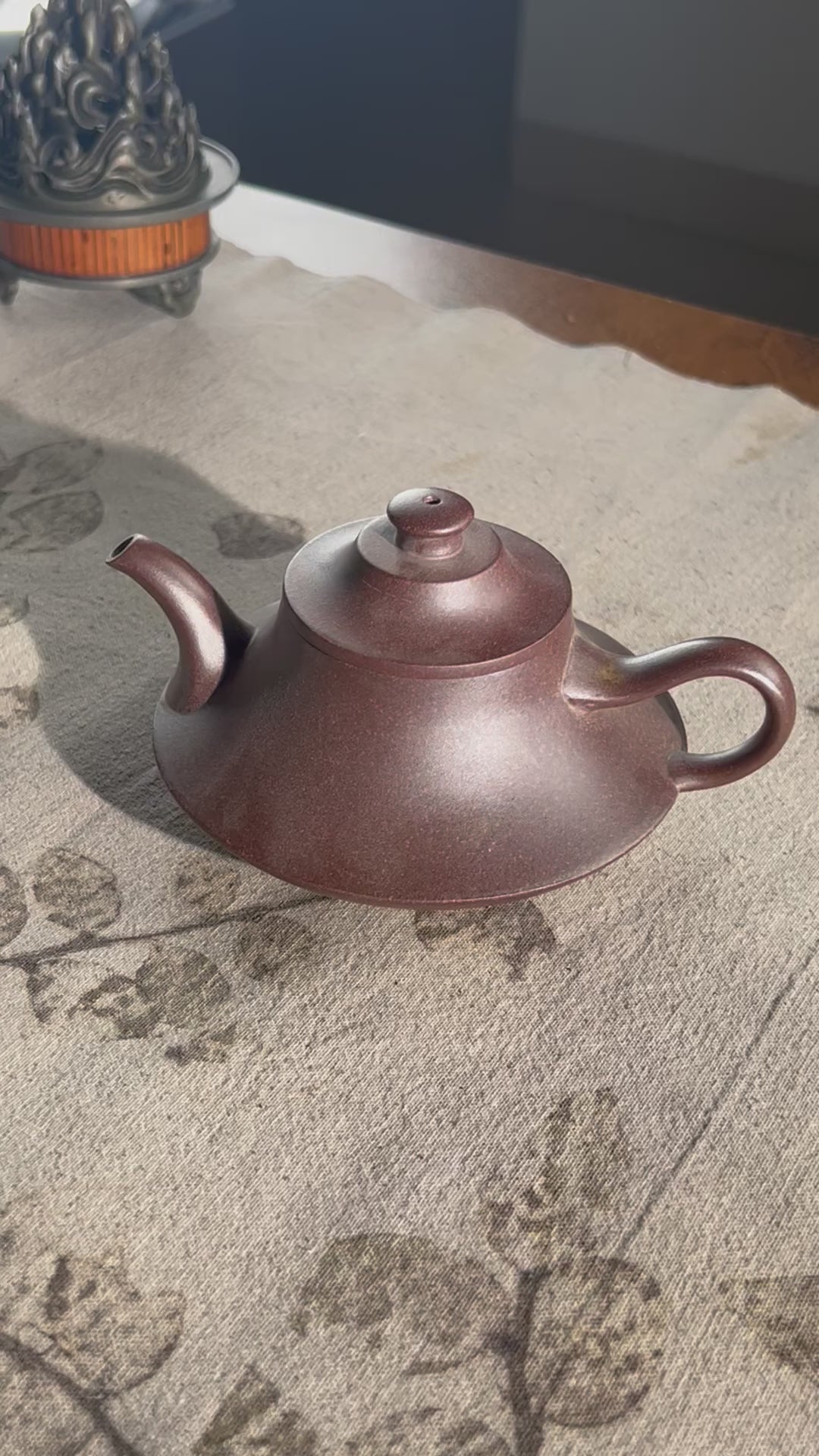 This is a Yixing teapot. this is Chinese yixing clay teapot
