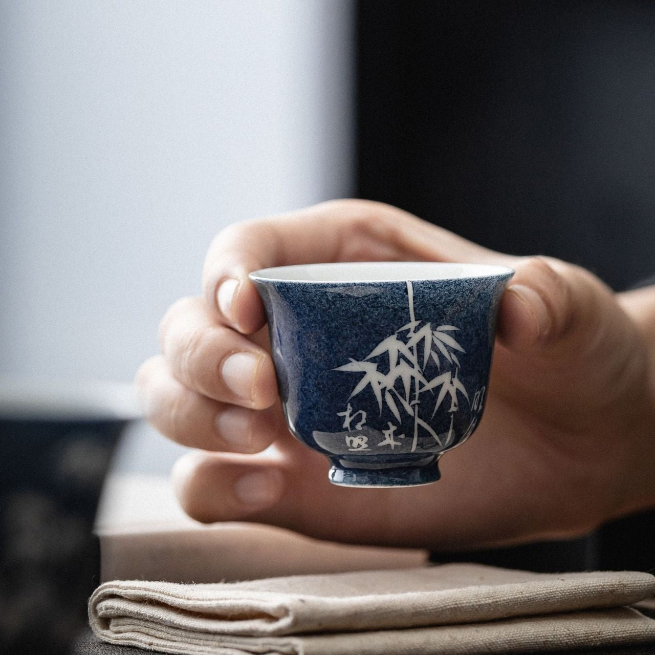 This is a ceramic teapot.this is a ceramic gaiwan