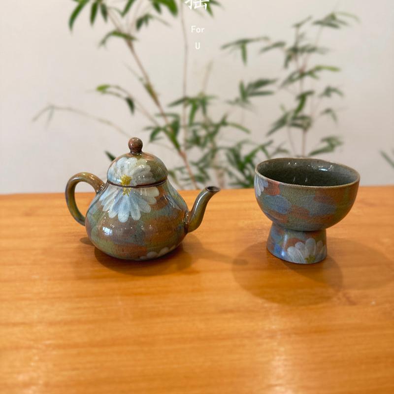 This is a ceramic teapot.this is an iced crackled teapot