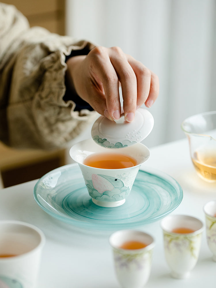 This is a ceramic teapot.this is a ceramic gaiwan