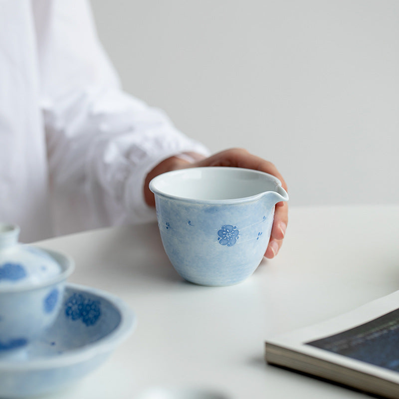 This is a ceramic teapot.this is a ceramic gaiwan