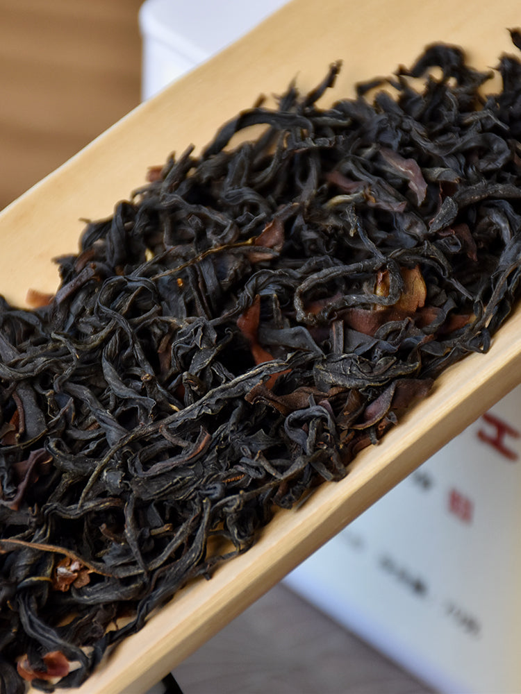 this is Chinese Yunnan Gushu black tea 