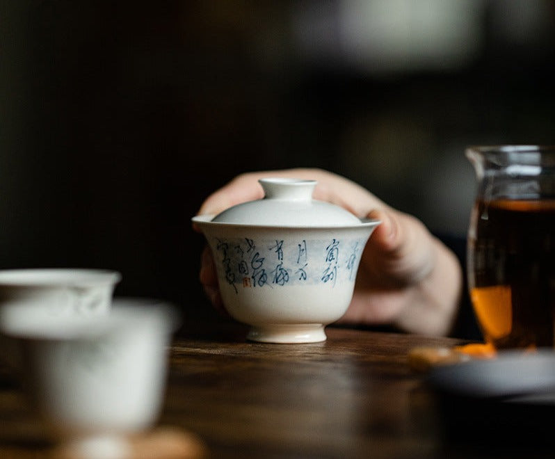 This is a ceramic teapot.this is a ceramic gaiwan