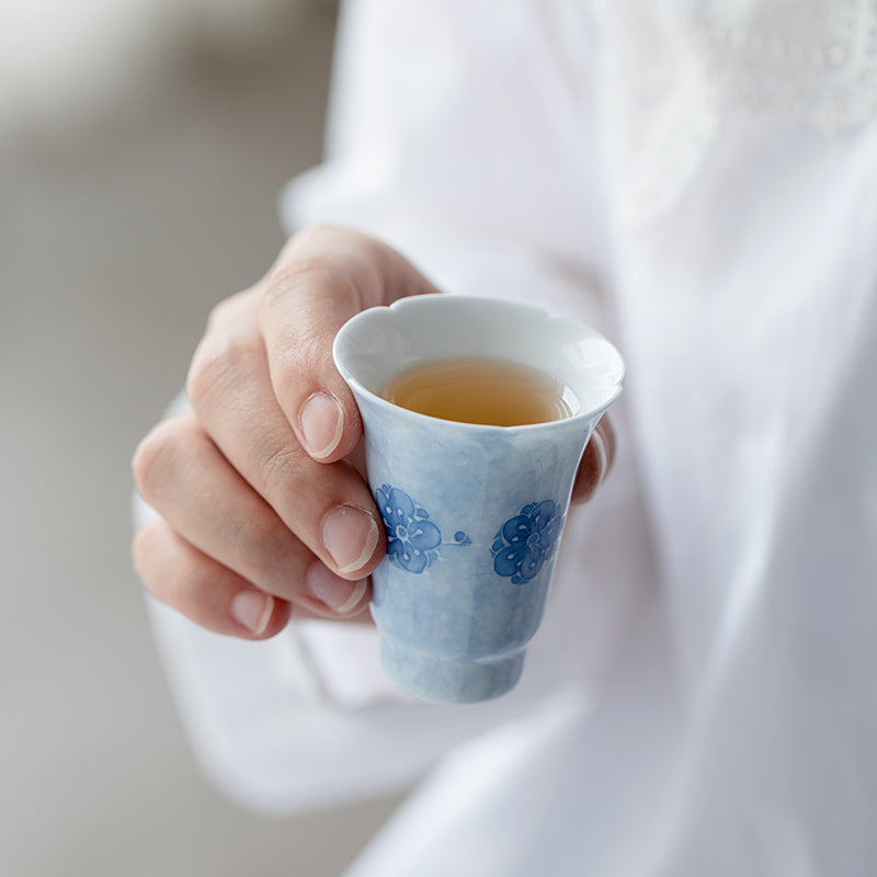 This is a ceramic teapot.this is a ceramic gaiwan