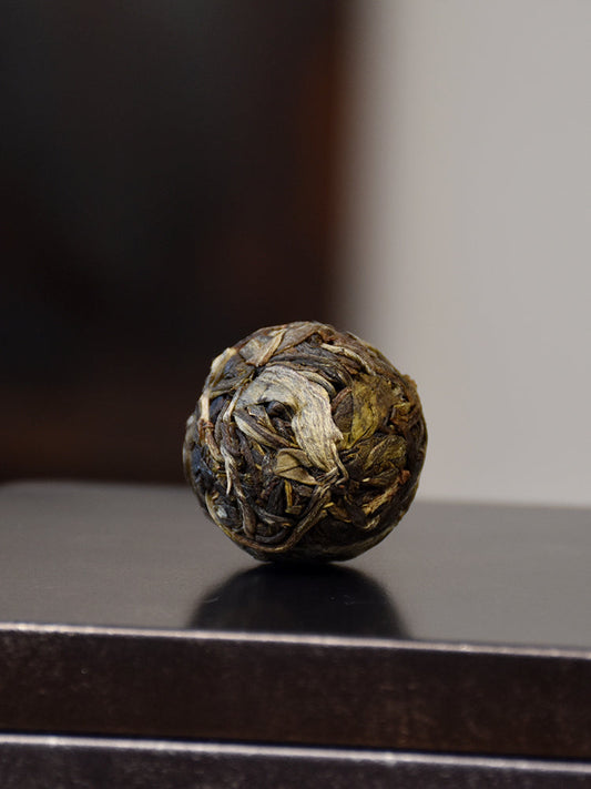 this is Chinese Yunnan Gushu raw puerh tea Sheng Puerh