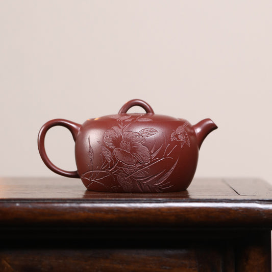 This is a Yixing teapot. this is Chinese yixing clay teapot 