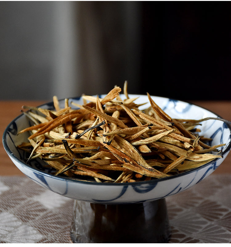 this is Chinese Yunnan Gushu black tea 