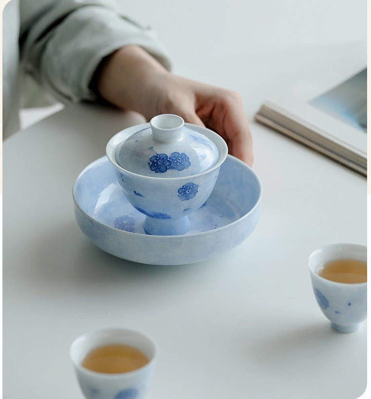 This is a ceramic teapot.this is a ceramic gaiwan