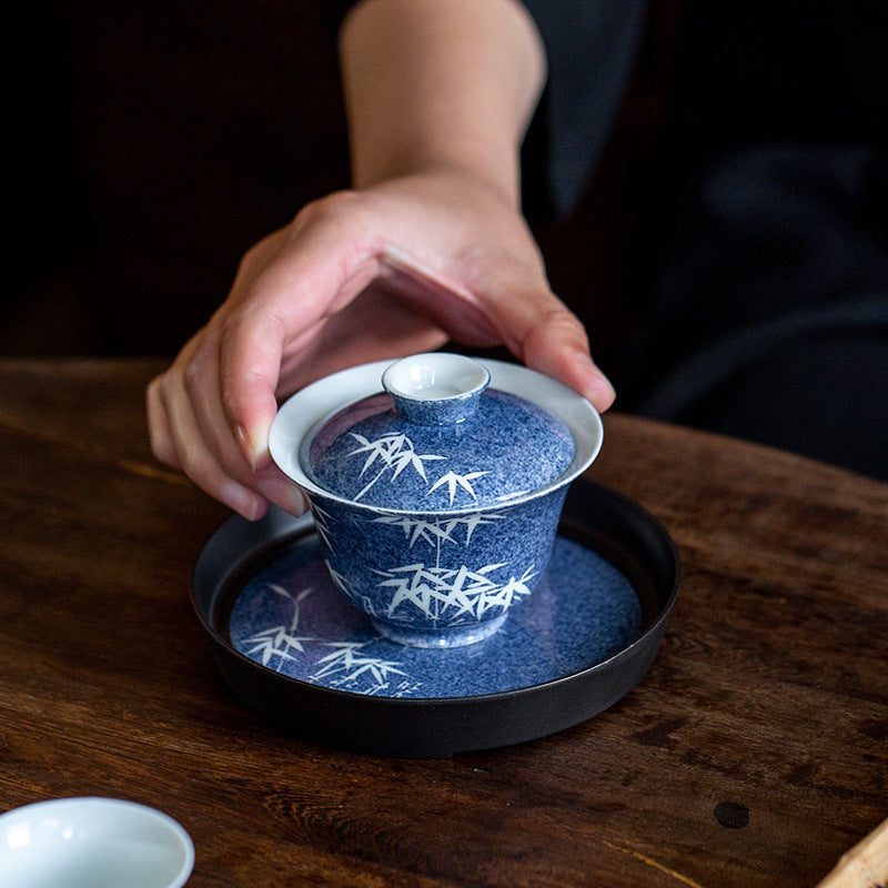 This is a ceramic teapot.this is a ceramic gaiwan