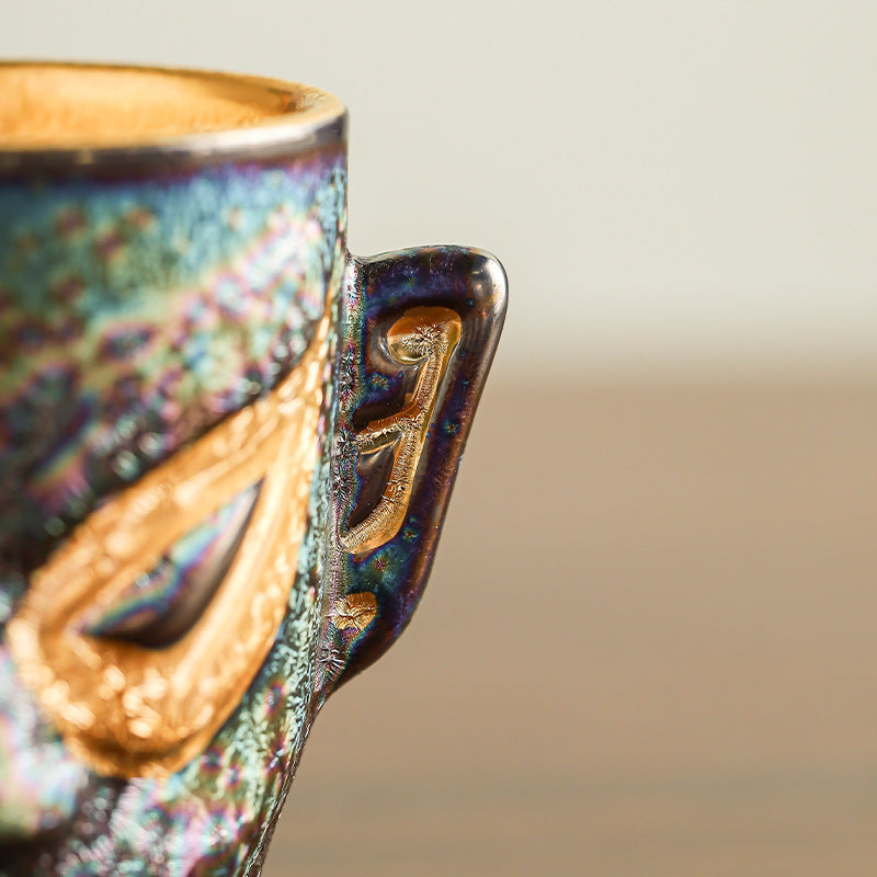 This is a gilded gold Sanxingdui teacup. this is a pottery teacup