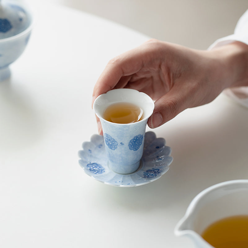 This is a ceramic teapot.this is a ceramic gaiwan