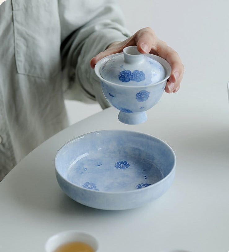 This is a ceramic teapot.this is a ceramic gaiwan