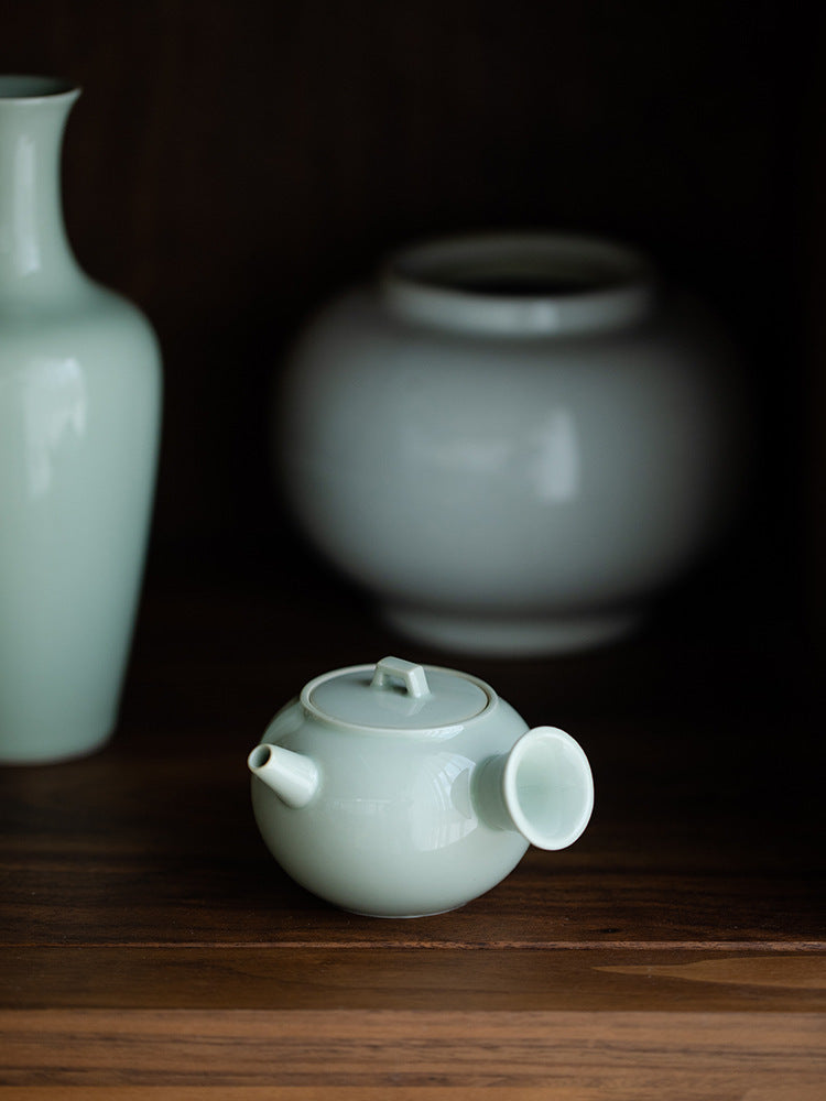 This is a ceramic teapot