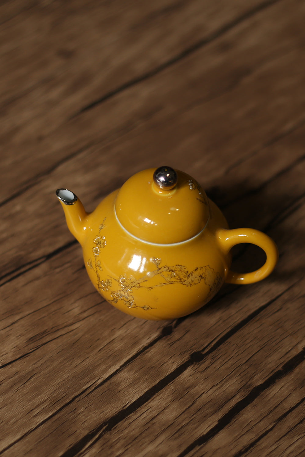 This is a ceramic teapot