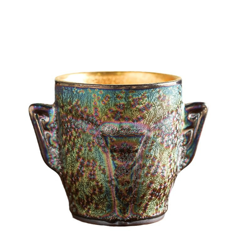 This is a gilded gold Sanxingdui teacup. this is a pottery teacup