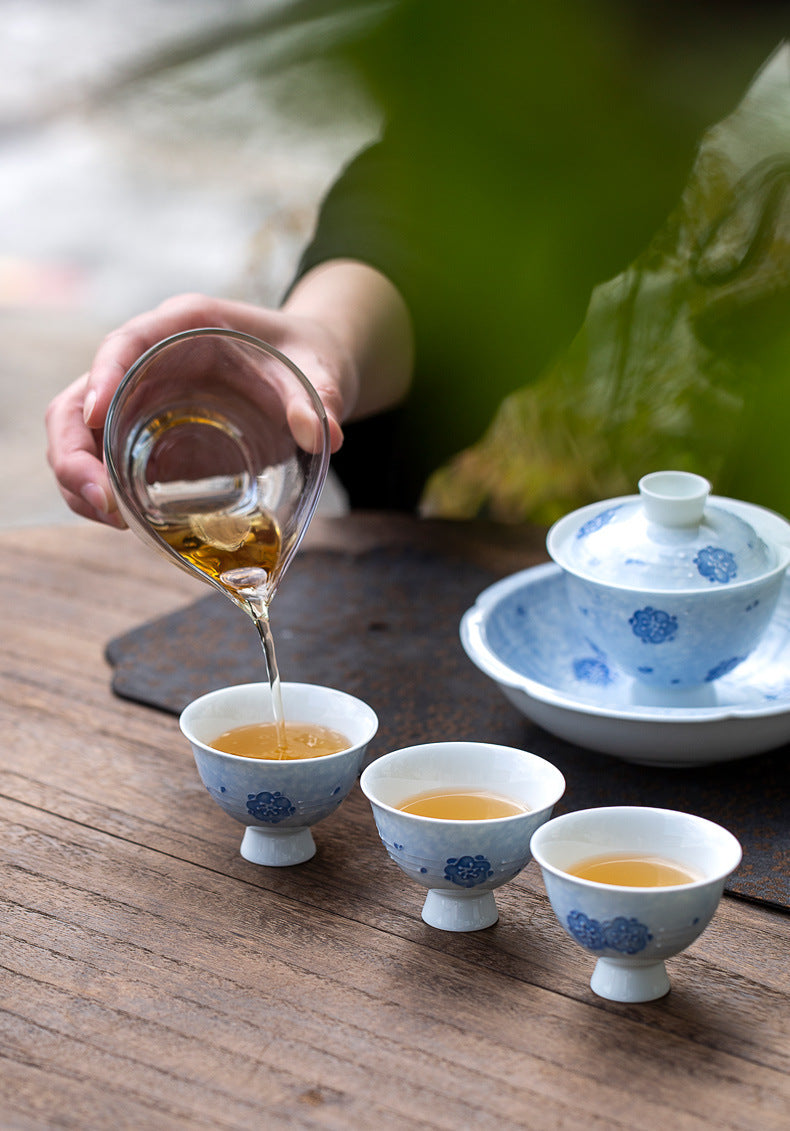 This is a ceramic teapot.this is a ceramic gaiwan