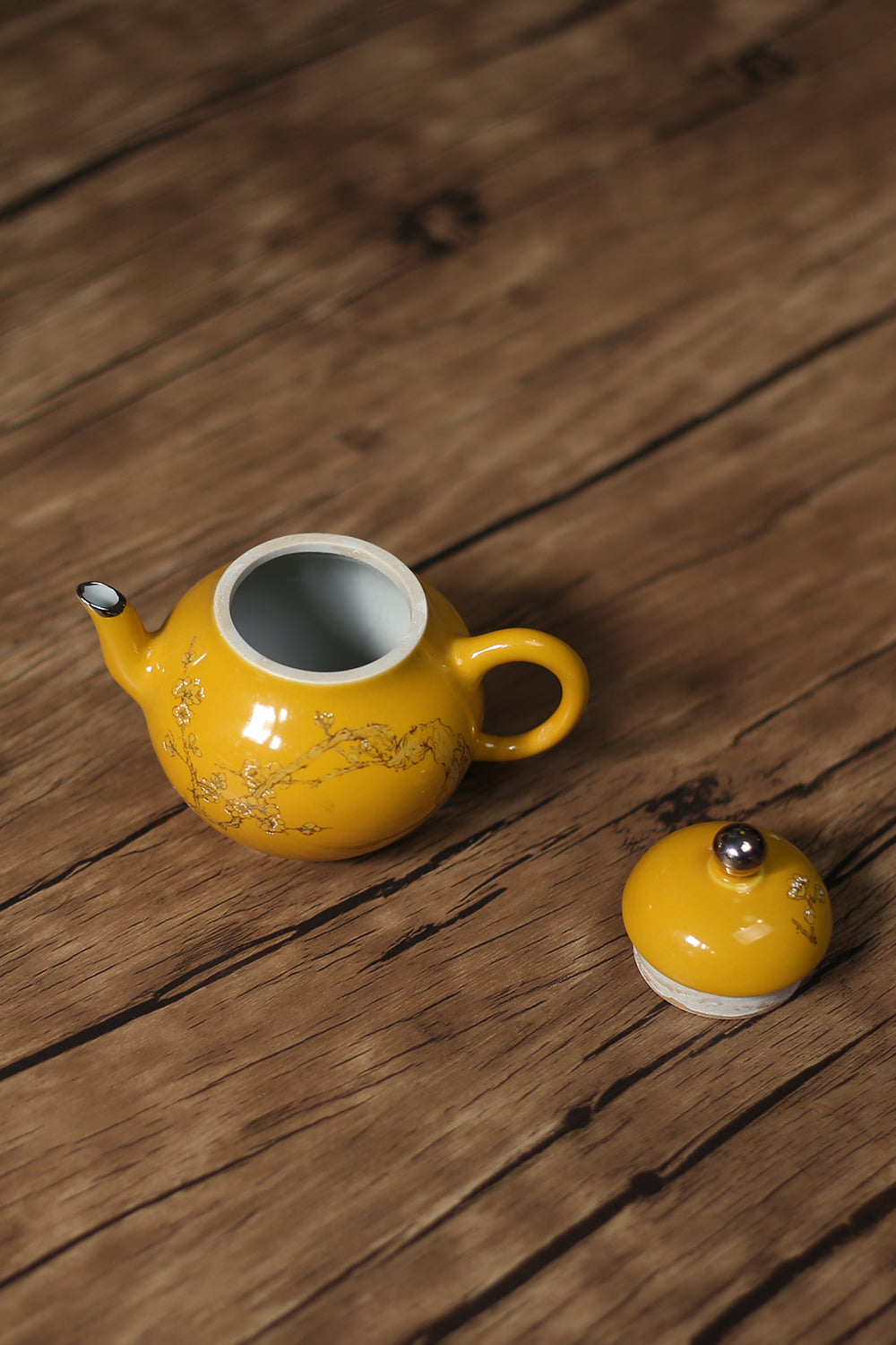 This is a ceramic teapot