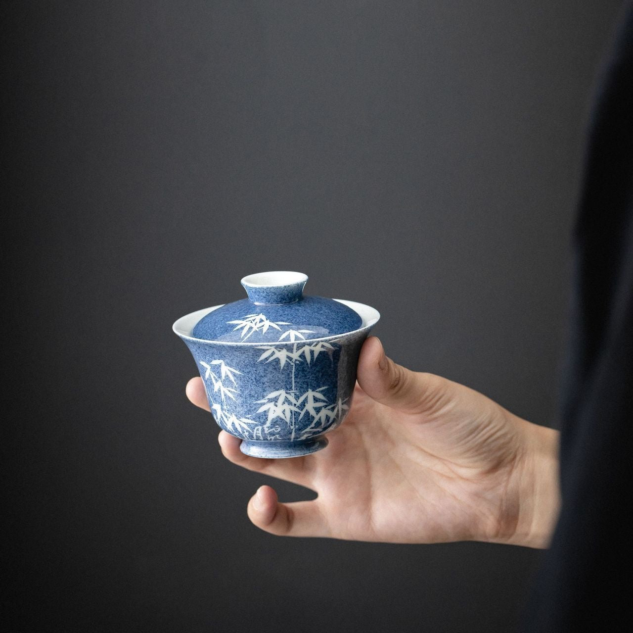 This is a ceramic teapot.this is a ceramic gaiwan