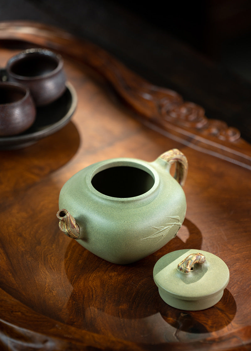 This is a Yixing teapot. this is Chinese yixing clay teapot 