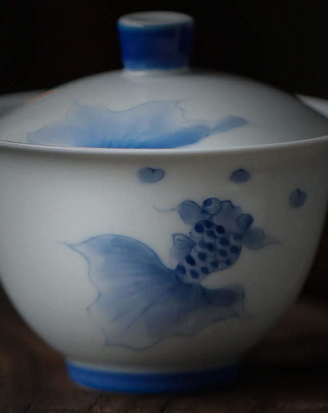 This is a ceramic teapot.this is a ceramic gaiwan