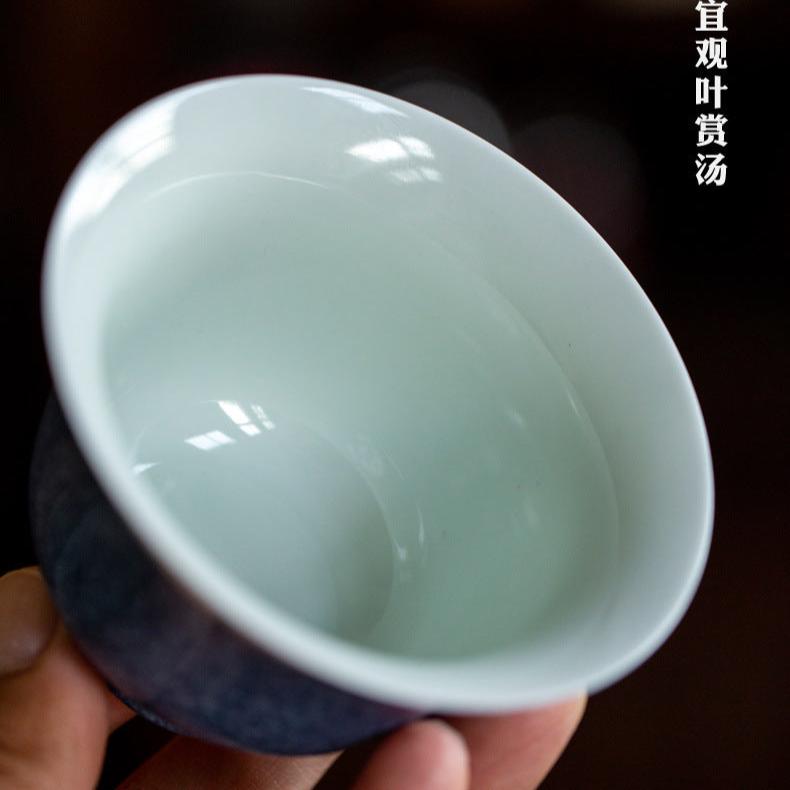 This is a ceramic teapot.this is a ceramic gaiwan