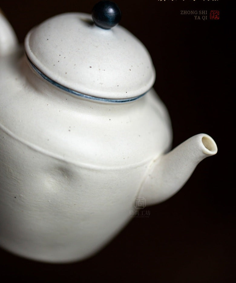 This is a pottery teapot.this is a kohiki teapot