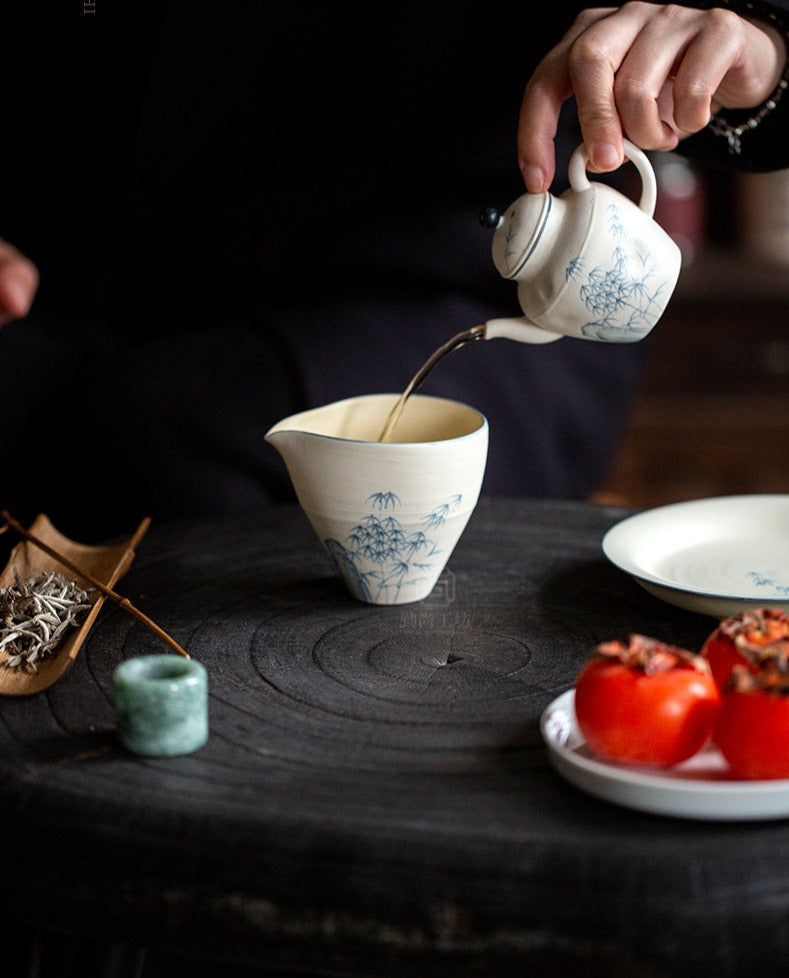 This is a pottery teapot.this is a kohiki teapot