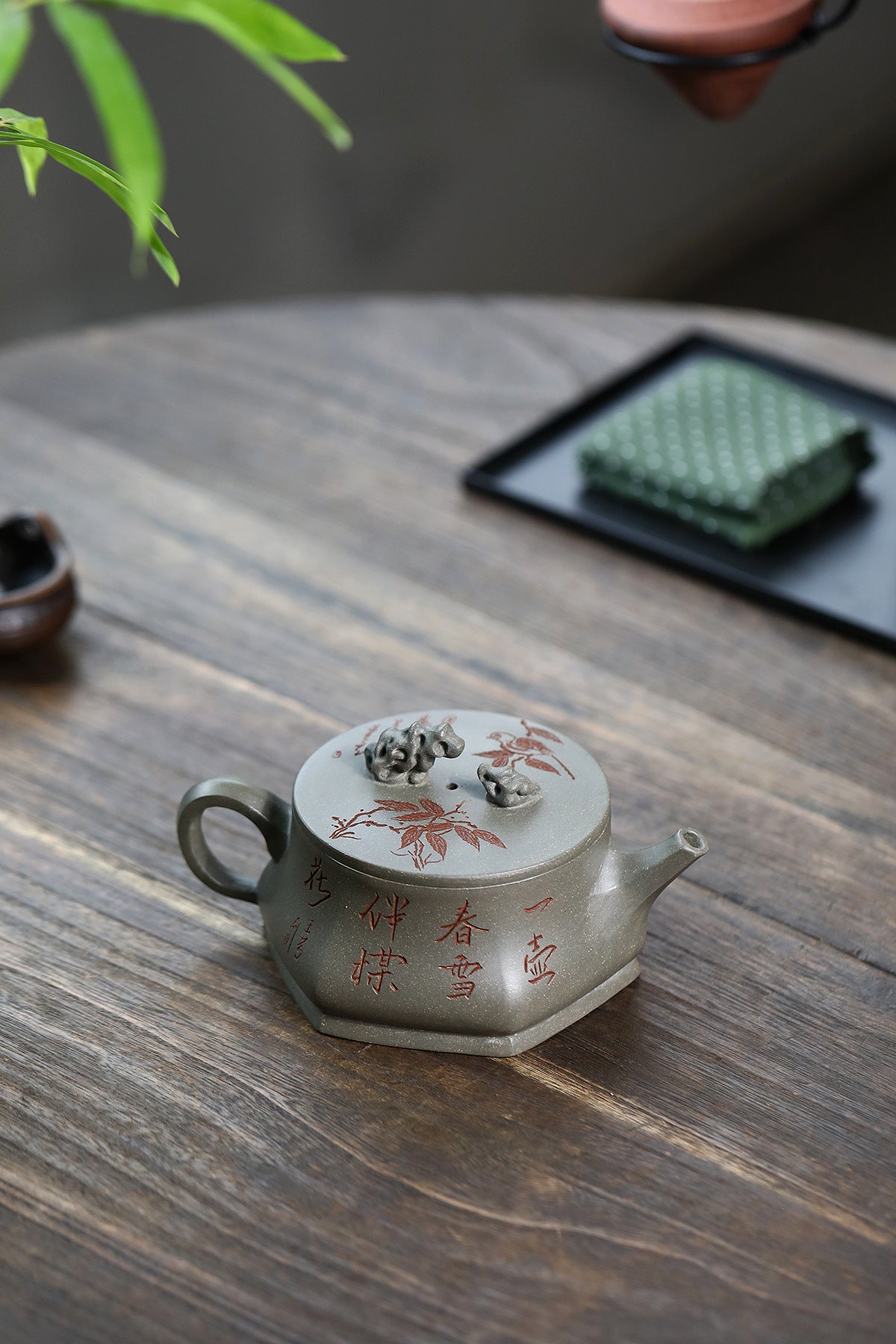 This is a Yixing teapot. this is Chinese yixing clay teapot 