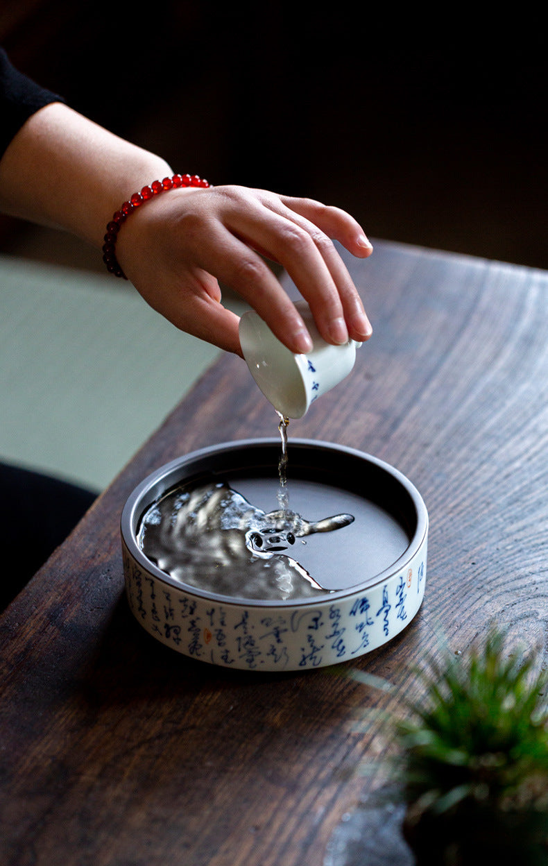 This is a ceramic teapot.this is a ceramic gaiwan