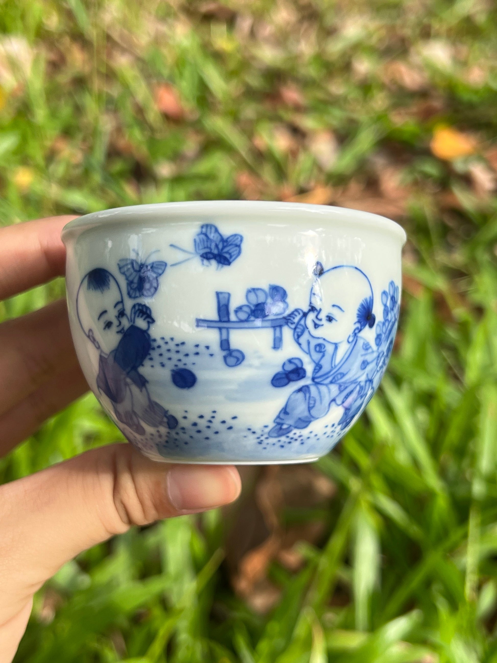 this is Chinese Jingdezhen blue and white porcelain teacup. this is a ceramic teacup