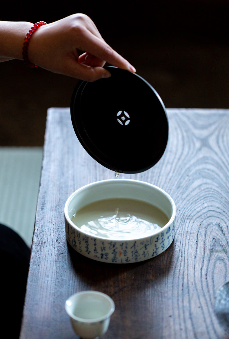 This is a ceramic teapot.this is a ceramic gaiwan