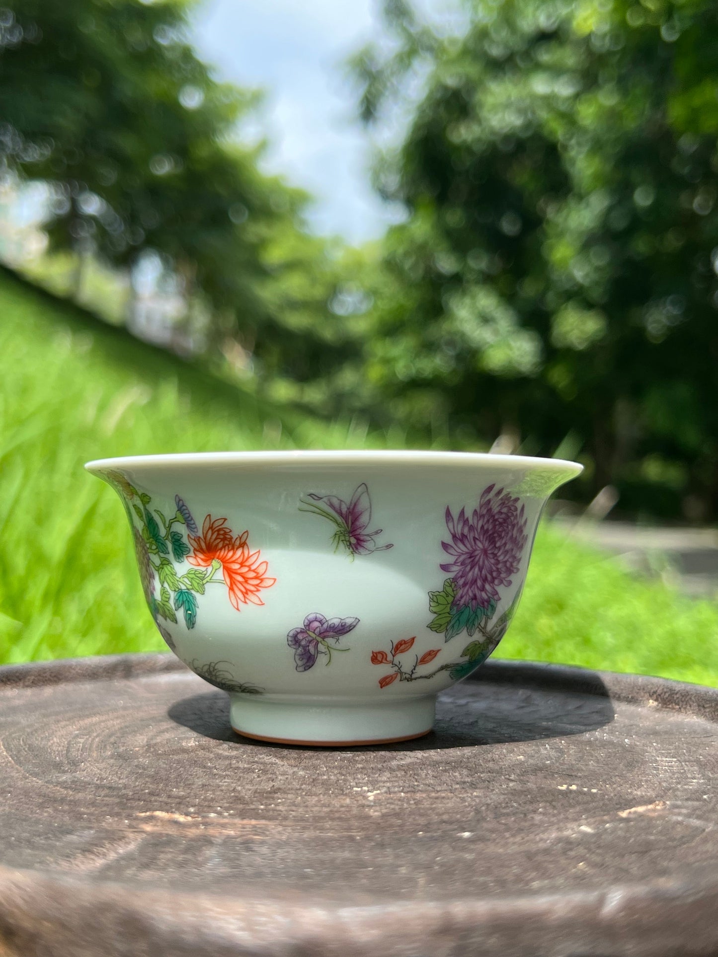 Handcrafted Chinese Hand Painted Chinese Chrysanthemum White Pottery Teacup Jingdezhen Master Cup Pottery Artwork