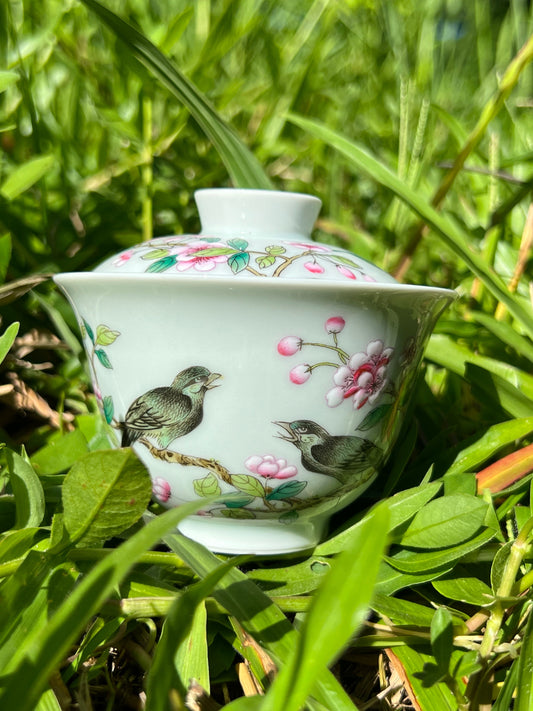 Handcrafted Chinese Handpainted Chinese Flower Bird Famille Rose Gaiwan Jingdezhen Master Ceramic Artwork