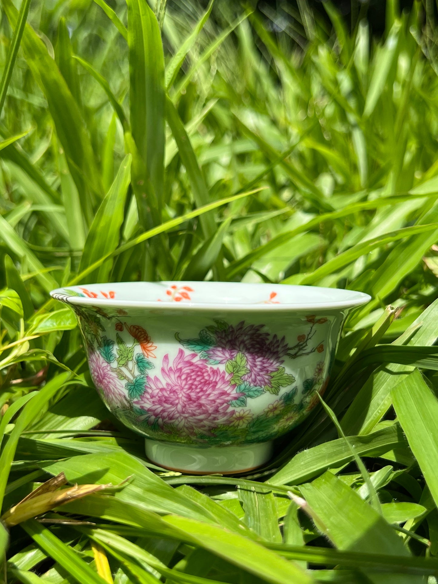 This is a Chinese Jingdezhen enamel teacup.this is a ceramic teacup